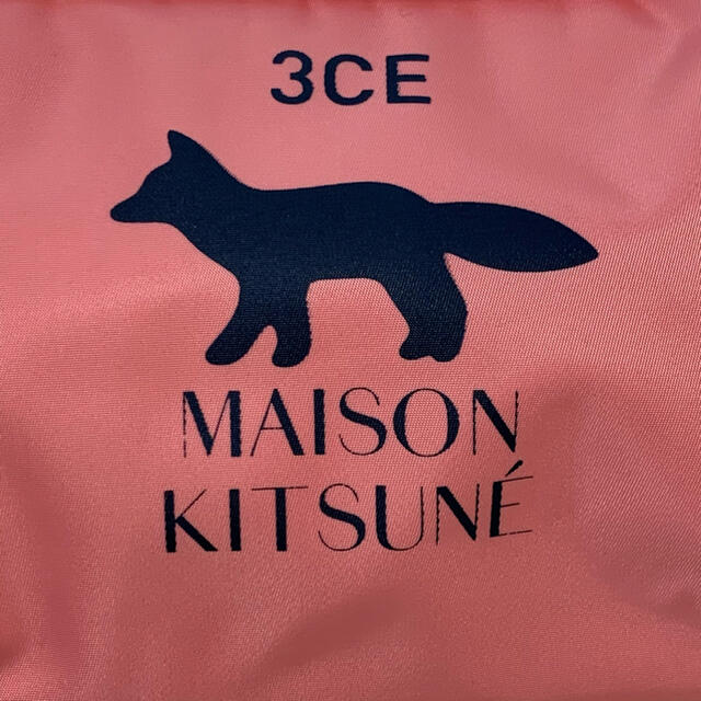 3ce(スリーシーイー)の貴重な3CE x MAISON KITSUNEのポーチ レディースのファッション小物(ポーチ)の商品写真
