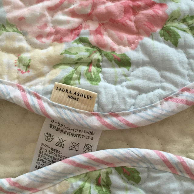 LAURA ASHLEY(ローラアシュレイ)の☆美品☆  キッチンマット♪ インテリア/住まい/日用品のラグ/カーペット/マット(キッチンマット)の商品写真