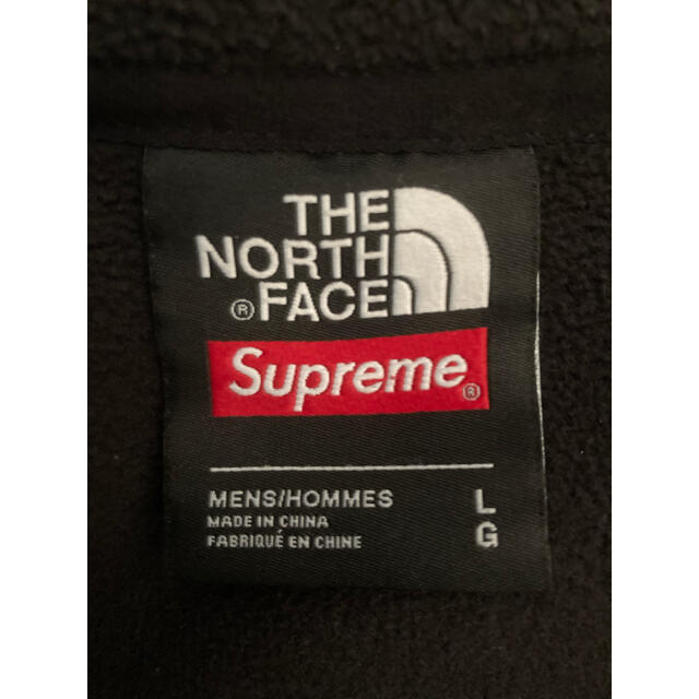 Supreme(シュプリーム)のSupreme×North Face 国旗 フリース 黒 L ノースフェイス メンズのジャケット/アウター(ブルゾン)の商品写真