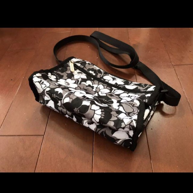 LeSportsac(レスポートサック)のレスポートサック　ショルダーバッグ レディースのバッグ(ショルダーバッグ)の商品写真