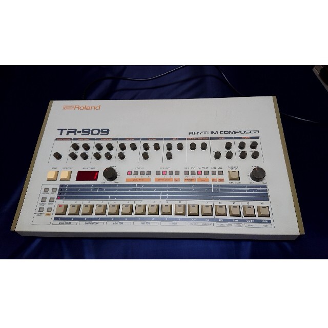 Roland - TR-909(後期型)