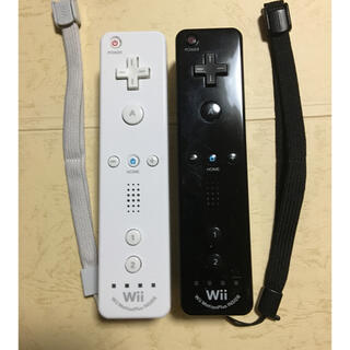 Wiiリモコンプラス白黒、ストラップ付き(家庭用ゲーム機本体)