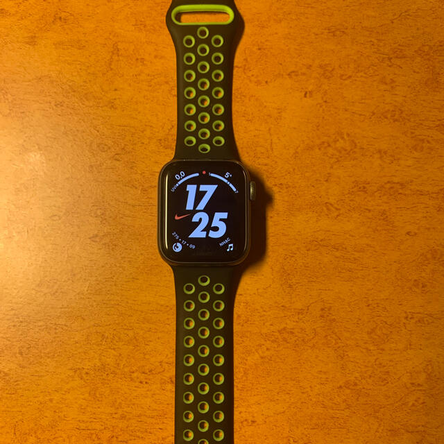 Apple Watch(アップルウォッチ)のApple Watch Series 4 Nike 40mm メンズの時計(腕時計(デジタル))の商品写真