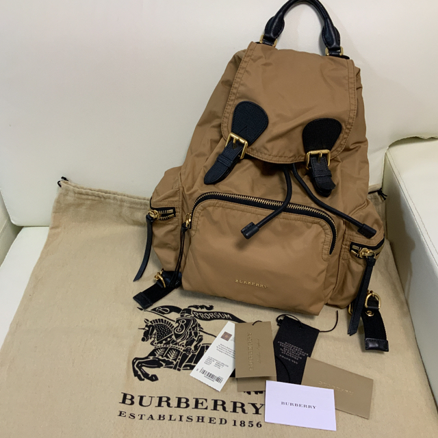 BURBERRY(バーバリー)のBurberry バックパック リュック ベージュ ミディアム レディースのバッグ(リュック/バックパック)の商品写真