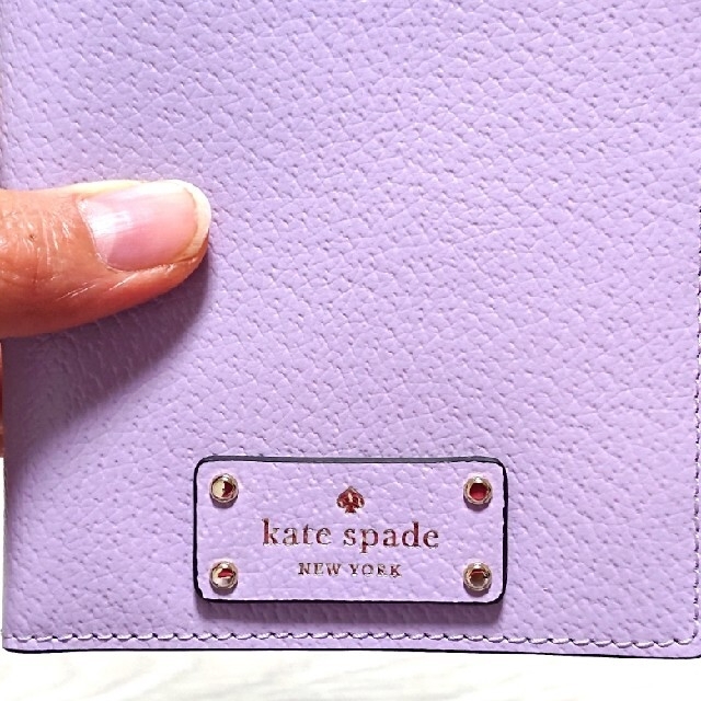 kate spade new york(ケイトスペードニューヨーク)の【美品・値下げしました】kate spade NEW YORK パスポートケース レディースのファッション小物(名刺入れ/定期入れ)の商品写真