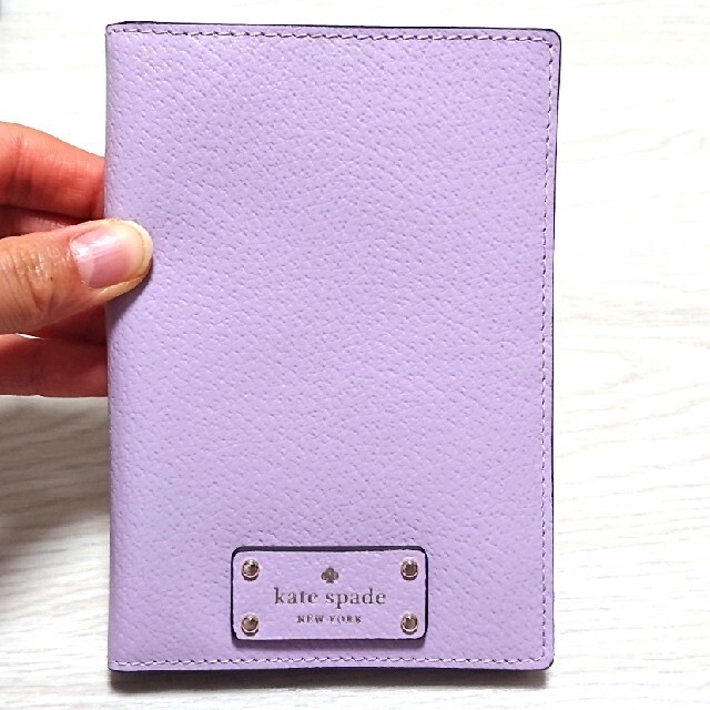 kate spade new york(ケイトスペードニューヨーク)の【美品・値下げしました】kate spade NEW YORK パスポートケース レディースのファッション小物(名刺入れ/定期入れ)の商品写真