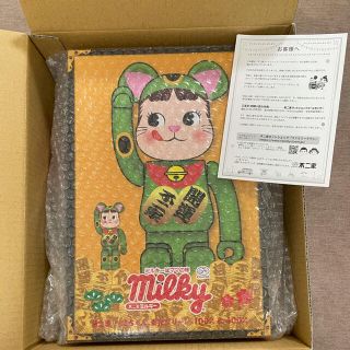 フジヤ(不二家)のBE@RBRICK 招き猫 ペコちゃん 蛍光グリーン 100％ ＆ 400％(その他)