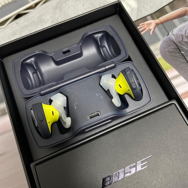 BOSE(ボーズ)のBOSE sound sport  スマホ/家電/カメラのオーディオ機器(ヘッドフォン/イヤフォン)の商品写真