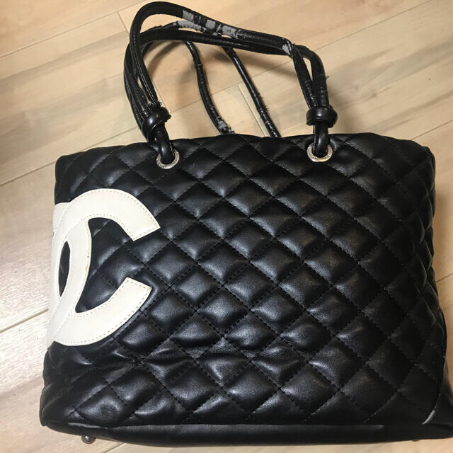 CHANEL(シャネル)のトートバッグ　黒　カンボンライン　 レディースのバッグ(トートバッグ)の商品写真