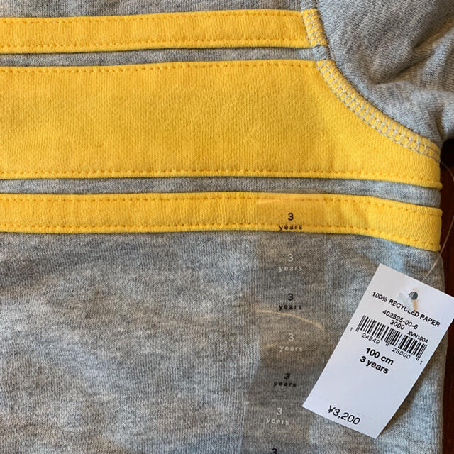 babyGAP(ベビーギャップ)の新品☆babygap☆グレー　裏起毛トレーナー☆100㎝ キッズ/ベビー/マタニティのキッズ服男の子用(90cm~)(Tシャツ/カットソー)の商品写真