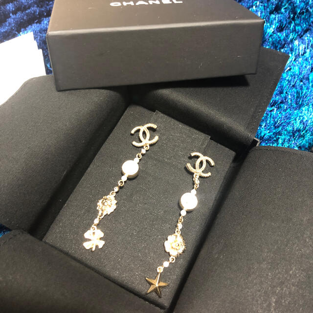 CHANEL カメリアロング ピアス - ピアス