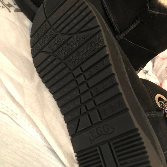 UGG(アグ)の⚠️のんちゃん様専用☆新品未使用　AUSNOW UGGムートンブーツ黒22cm☆ レディースの靴/シューズ(ブーツ)の商品写真