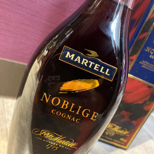 MARTELL NOBLIGE 700ml 箱付き 食品/飲料/酒の酒(ブランデー)の商品写真