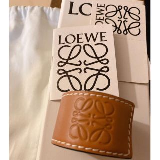 ロエベ(LOEWE)の【1/13限定値下げ】ロエベ　レザーブレスレット　タン(ブレスレット/バングル)