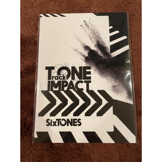 Johnny's(ジャニーズ)のSixTONES TrackONE IMPACT パンフレット エンタメ/ホビーのタレントグッズ(アイドルグッズ)の商品写真
