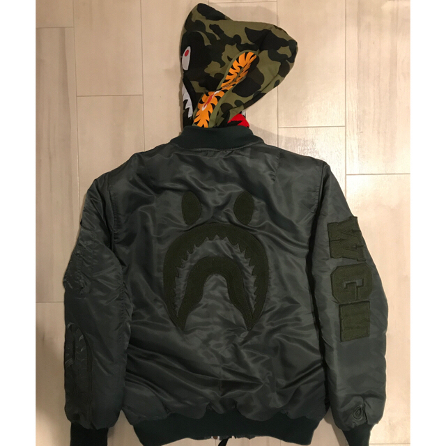 A BATHING APE(アベイシングエイプ)のa bathing ape shark full zip hoodie MA-1 メンズのジャケット/アウター(ダウンジャケット)の商品写真