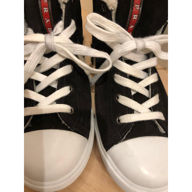 PRADA(プラダ)のPRADAハイカットボア付きスニーカー⭐︎21.5cm レディースの靴/シューズ(スニーカー)の商品写真