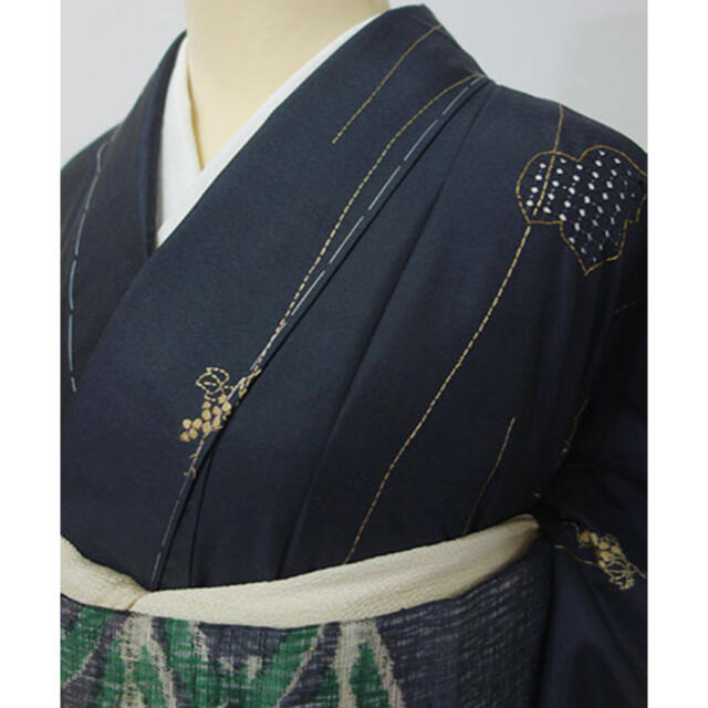小紋 単衣 一徳紬 黒色x葡萄の刺繍【しつけ付】-