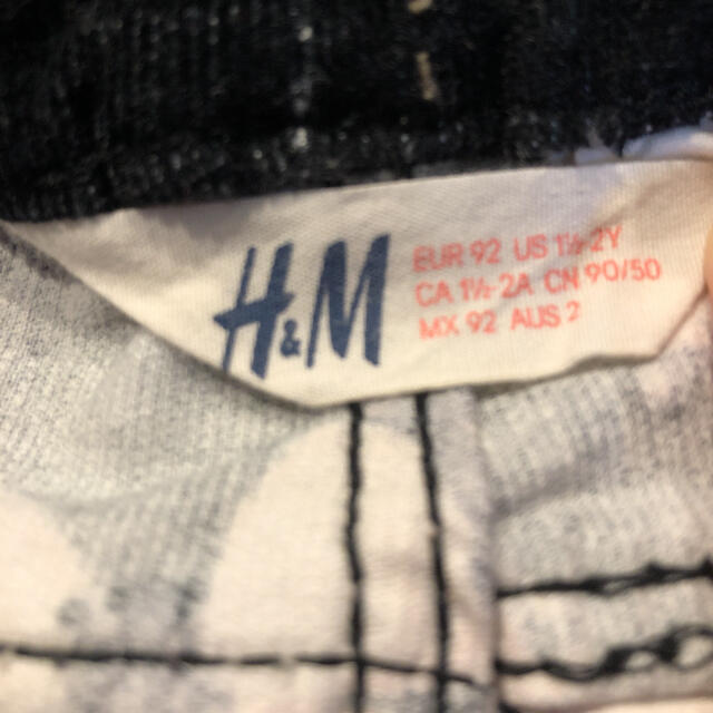 H&M(エイチアンドエム)のH&M ブラック ちょうちょ バタフライ 黒 ズボン 90 92 2Y 2A キッズ/ベビー/マタニティのキッズ服女の子用(90cm~)(パンツ/スパッツ)の商品写真