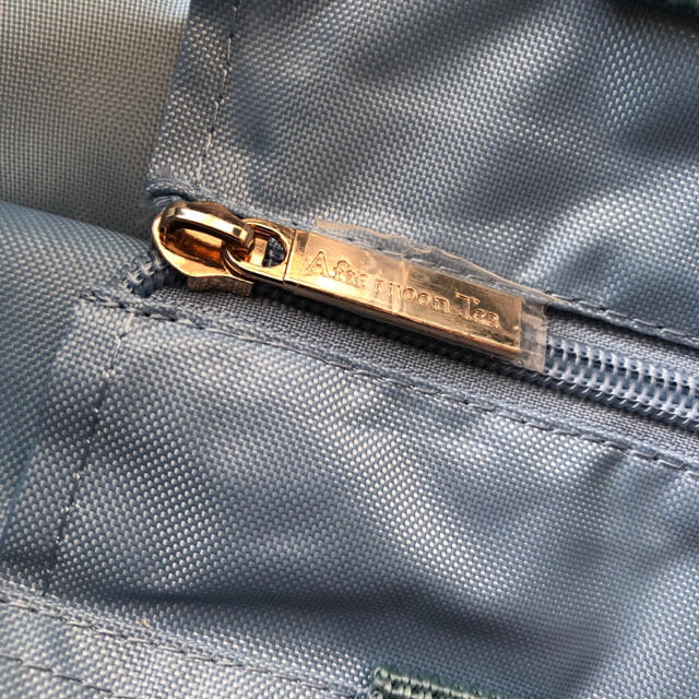 AfternoonTea(アフタヌーンティー)のアフタヌーンティー スクエアロゴ柄スリットポケット付きバッグS レディースのバッグ(エコバッグ)の商品写真