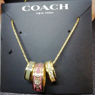 コーチ(COACH)のコーチネックレスアクセサリーシグネチャートリオレディースペンダント(ネックレス)