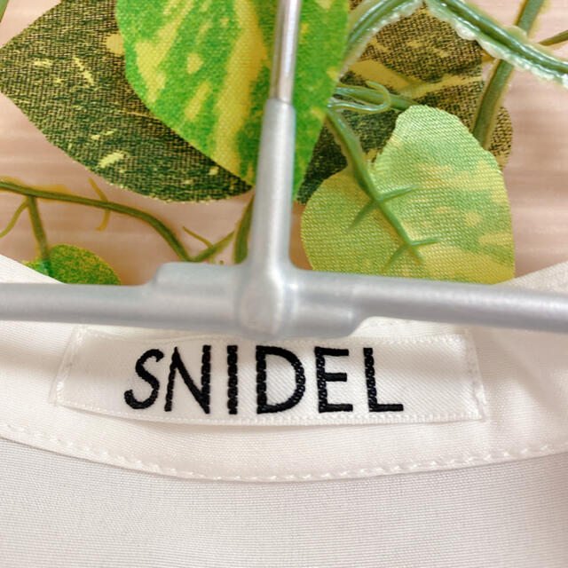 SNIDEL(スナイデル)のりりりん様専用ページ　スナイデル　フリル　ブラウス レディースのトップス(シャツ/ブラウス(長袖/七分))の商品写真