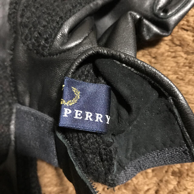 FRED PERRY(フレッドペリー)の新品　フレッドペリー  手袋　ニット　レザー  レディースのファッション小物(手袋)の商品写真