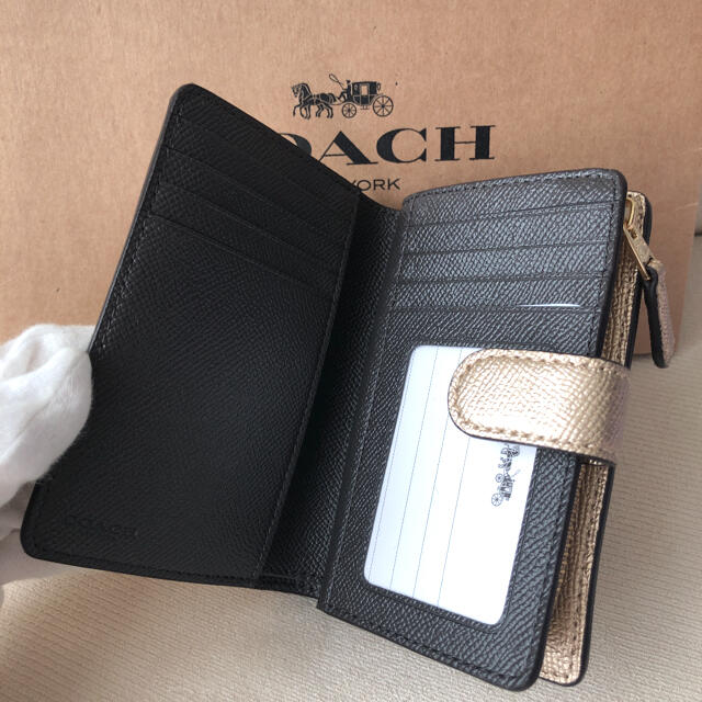 COACH(コーチ)の2020年秋冬新作★新品 COACH コーチ 二つ折り財布 ゴールド  レディースのファッション小物(財布)の商品写真