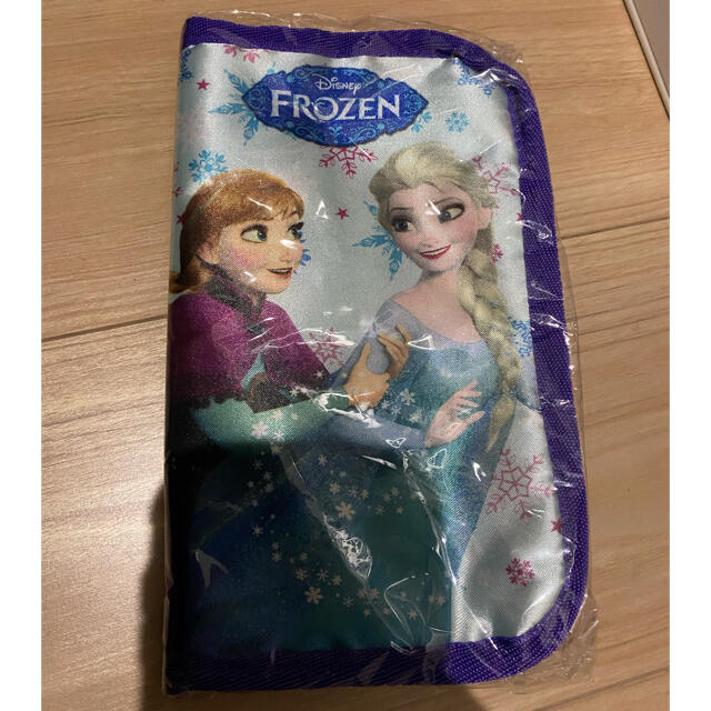 Disney(ディズニー)のアナ雪　マルチケース キッズ/ベビー/マタニティのマタニティ(母子手帳ケース)の商品写真