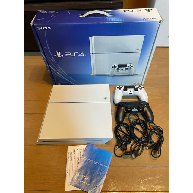 PlayStation4(プレイステーション4)の⭐︎送料無料美品⭐︎PS4 本体・コントローラー2個　CHU1100A エンタメ/ホビーのゲームソフト/ゲーム機本体(家庭用ゲーム機本体)の商品写真