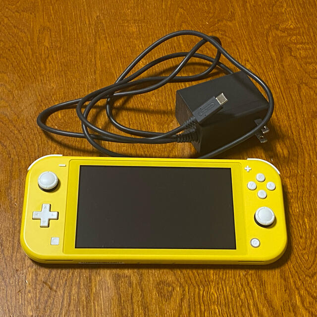 Nintendo Switch(ニンテンドースイッチ)のNintendo Switch Lite (イエロー) エンタメ/ホビーのゲームソフト/ゲーム機本体(携帯用ゲーム機本体)の商品写真