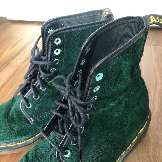 Dr.Martens(ドクターマーチン)のドクターマーチン25cmベロアグリーン　ブーツDr.Martens別珍 レディースの靴/シューズ(ブーツ)の商品写真