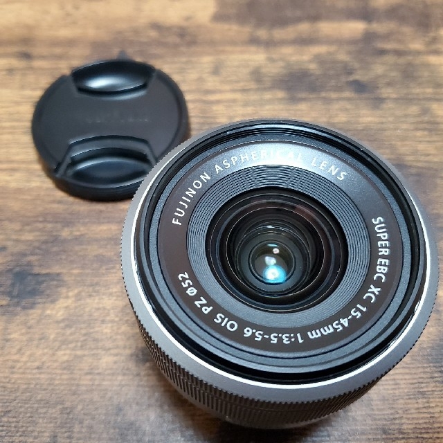 富士フイルム(フジフイルム)のFUJIFILM XC15-45mmF3.5-5.6 シルバー スマホ/家電/カメラのカメラ(レンズ(ズーム))の商品写真