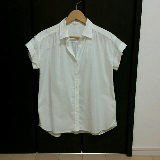 ROPE’(ロペ)のＲＯＰＥ★白シャツ2wayカシュクール風 レディースのトップス(シャツ/ブラウス(半袖/袖なし))の商品写真