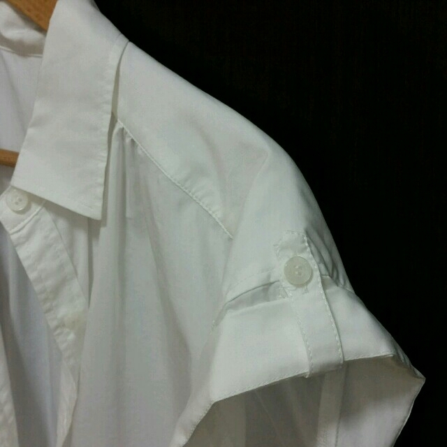 ROPE’(ロペ)のＲＯＰＥ★白シャツ2wayカシュクール風 レディースのトップス(シャツ/ブラウス(半袖/袖なし))の商品写真