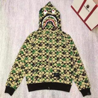 A BATHING APE - A bathing ape BAPE パーカーの通販｜ラクマ