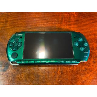 プレイステーションポータブル(PlayStation Portable)のPSP 3000 本体　スピリティット・グリーン　＋　ソフト3本(携帯用ゲーム機本体)