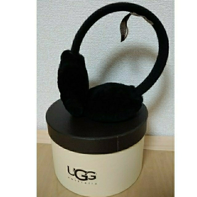 UGG(アグ)の【専用出品】UGG イヤーカフ イヤーマフラー ショップ袋付 レディースのファッション小物(イヤーマフ)の商品写真