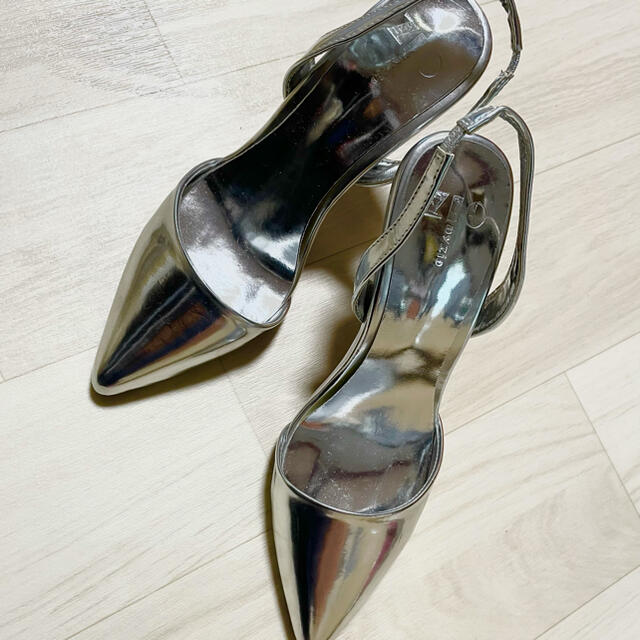 シルバー　パンプス　23cm レディースの靴/シューズ(ハイヒール/パンプス)の商品写真