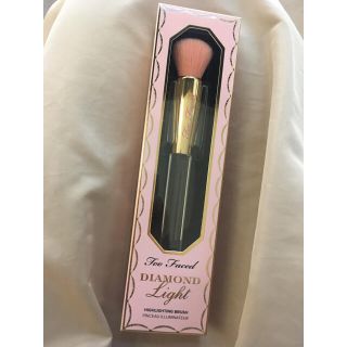 トゥフェイス(Too Faced)のトゥーフェイスドTooFacedハイライターブラシ新品未使用(チーク/フェイスブラシ)