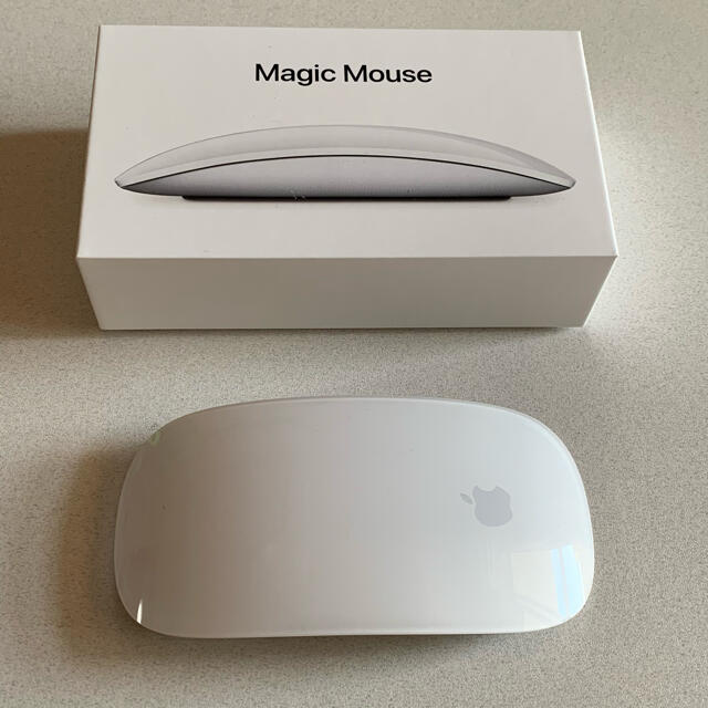 Mac (Apple)(マック)の《美品》アップル　マジックマウス　2 スマホ/家電/カメラのPC/タブレット(PC周辺機器)の商品写真