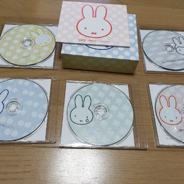 値下げ！ミッフィー０歳　ベビーミュージック　CD５枚セット★美品★情操教育 エンタメ/ホビーのCD(キッズ/ファミリー)の商品写真