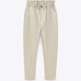 ザラ(ZARA)の【新品タグ付】ZARA フェイクレザーバギーパンツ エクリュ(バギーパンツ)