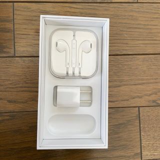 アイフォーン(iPhone)のiPhone充電器（ケーブルなし）イヤホン(バッテリー/充電器)