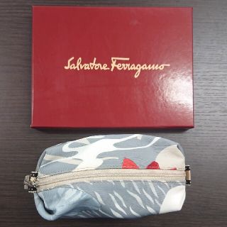 サルヴァトーレフェラガモ(Salvatore Ferragamo)のあゆみ様専用Ferragamo ポーチ(ポーチ)