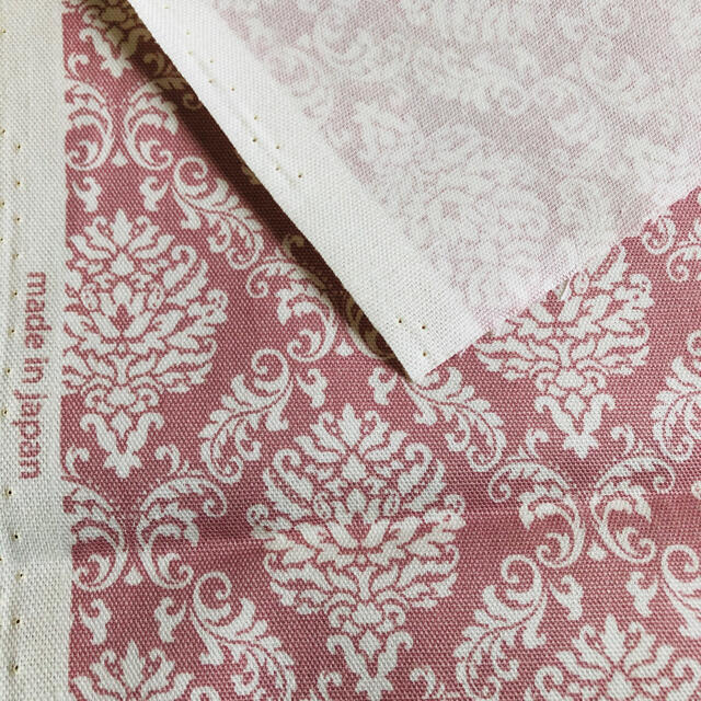 ダマスク柄　生地　オックス　ピンク　約110×50cm ハンドメイド　ハギレ ハンドメイドの素材/材料(生地/糸)の商品写真
