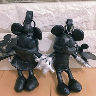 ミッキーマウス(ミッキーマウス)の香港ディズニー限定15周年記念ブラックレザーミッキーミニーキーホルダーセット(ぬいぐるみ)