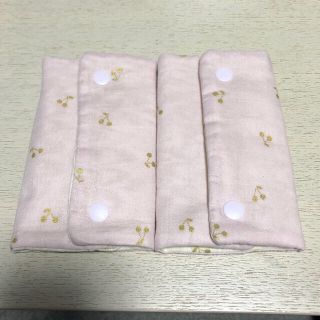 よだれカバー　ハンドメイド　さくらんぼ(その他)