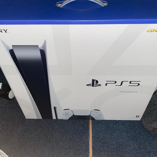 PlayStation(プレイステーション)のPS5 PlayStation5 ディスクドライブ搭載 エンタメ/ホビーのゲームソフト/ゲーム機本体(家庭用ゲーム機本体)の商品写真