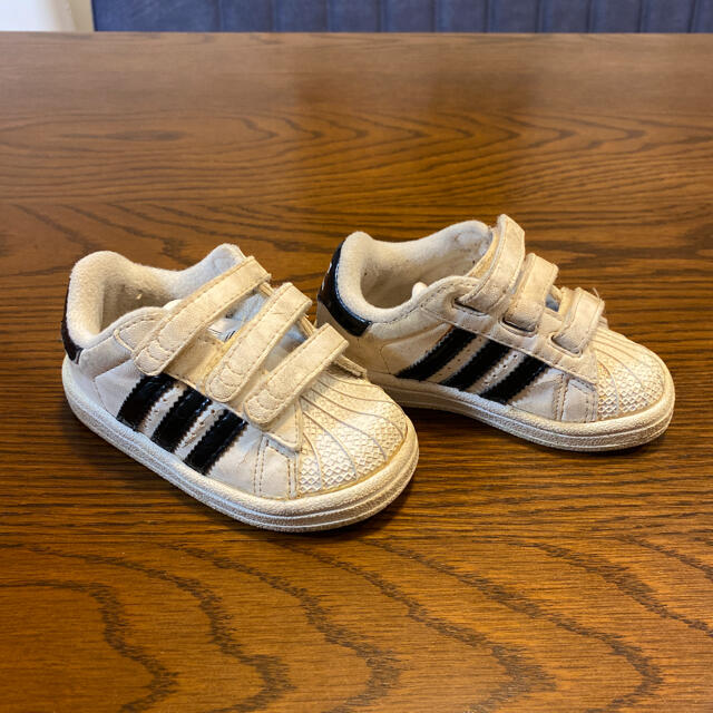 adidas(アディダス)のアディダス　スニーカー　13センチ キッズ/ベビー/マタニティのキッズ靴/シューズ(15cm~)(スニーカー)の商品写真